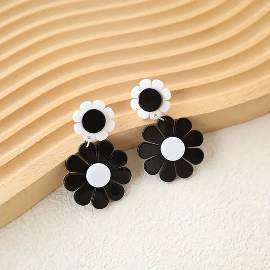 Daisy Acrylic Earrings - Black & White